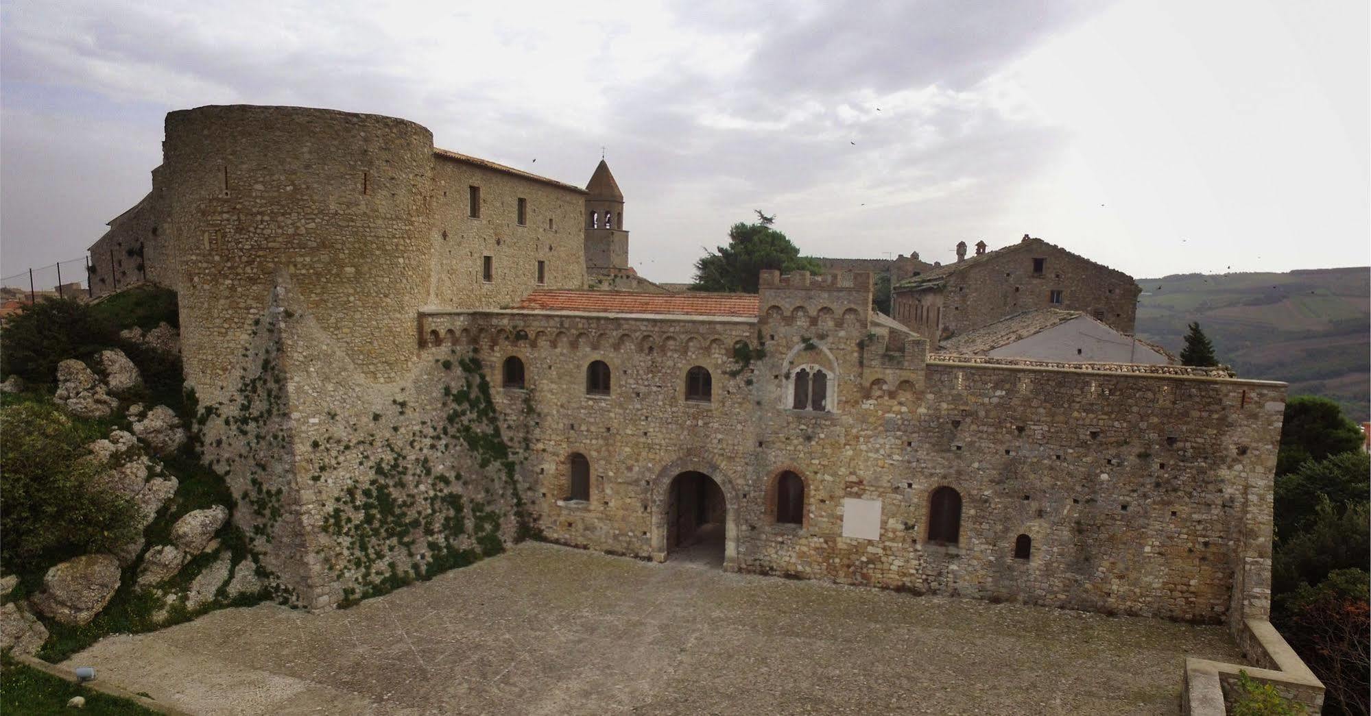 Отель Residenza Ducale Бовино Экстерьер фото